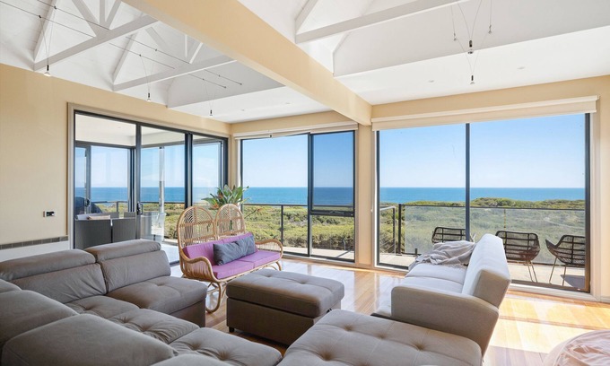 Surf Beach House | Unforgettable Ocean Views at Ready Set Stay Hotel