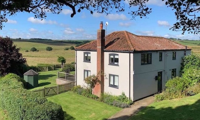 Horncastle Cottage | Stunning Ocean Views with Hot Tub and Family-Friendly Comfort