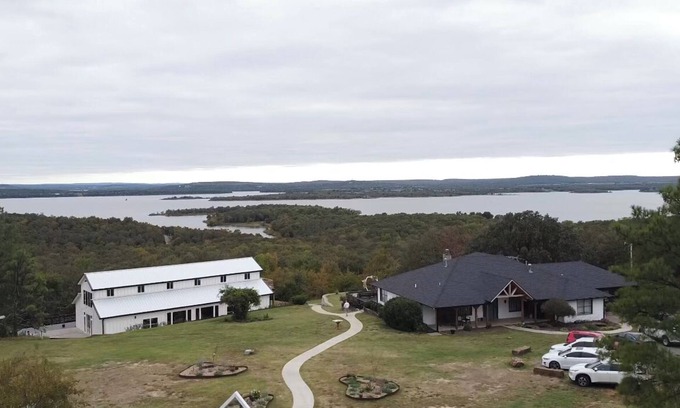 Blocker House | Stunning Lake Views & Fire Pit - Rated 10/10 Stay!