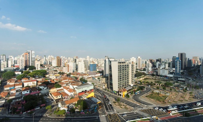 Pinheiros Apartment | Scenic Top Floor Apartment with Pool & Spa in Pinheiros