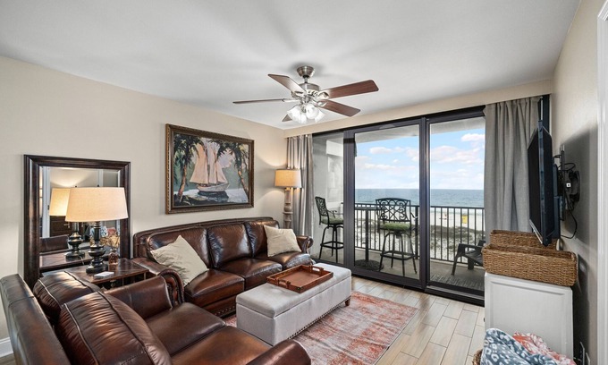 Gulf Shores Condo | Beachside Condo with Breathtaking Ocean Views & Pool