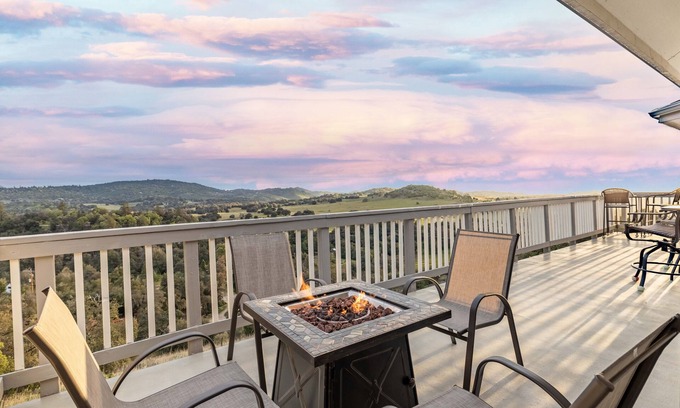 Julian House | Unforgettable Views and Games - Pet Friendly Retreat