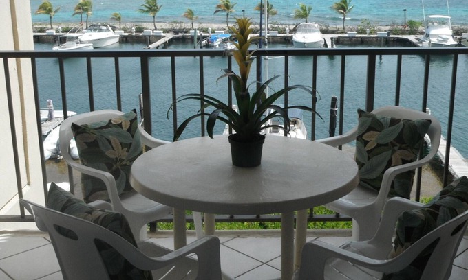 Red Hook Condo | Oceanfront Condo in St. Thomas with Amazing Views & Pool
