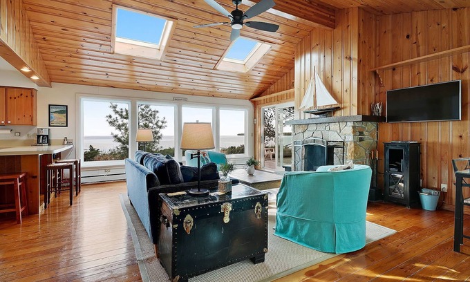 Sturgeon Bay Cottage | Unforgettable Lake Michigan Views with Pool & Family Amenities