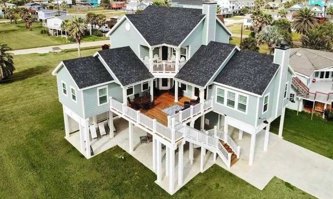 Pirates Beach House | Inviting Gulf Views with Open Floor Plan and Family Amenities