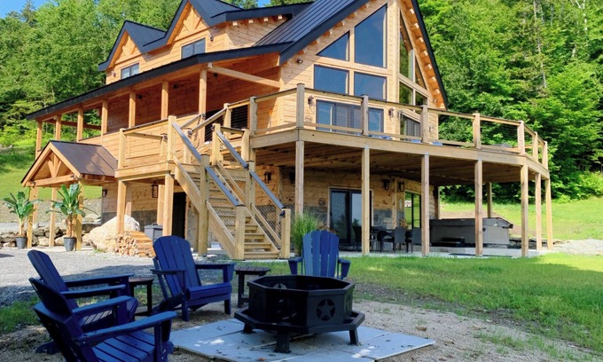 Stockbridge Ski Chalet | Experience Spectacular Views at Music Mountain Hotel