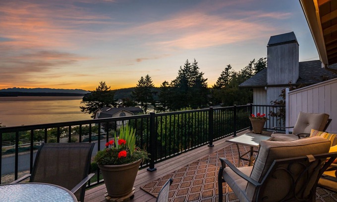 Camano Island House | Breathtaking Views & Family-Friendly Amenities Await You
