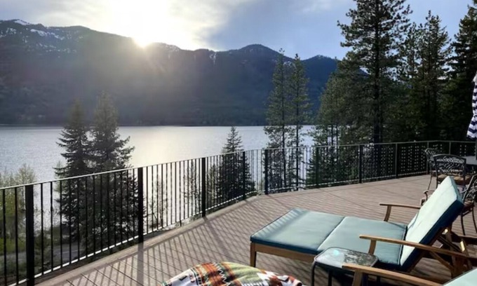 Cle Elum House | Dream Vacation Lodge with Ocean Views & Hot Tub Amenities