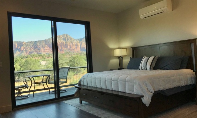 Oak Creek Apartment | Unforgettable Views with Kitchen Access from Your Room