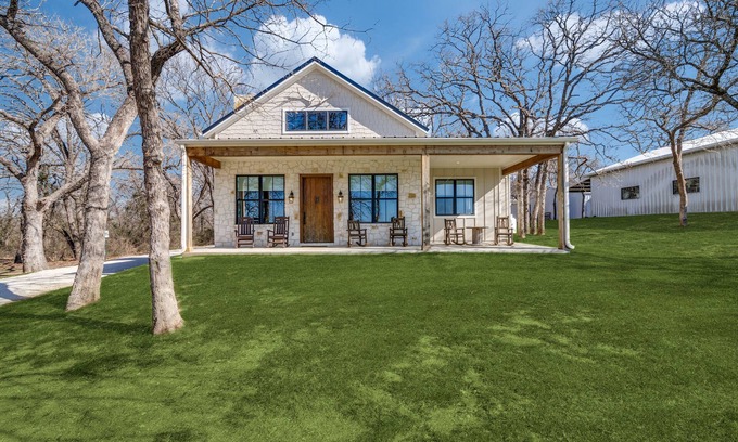 Era Cottage | Serene Stone Cottage with Breathtaking Views and Rocking Chairs
