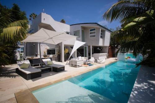 Del Mar Villa | Experience Oceanfront Bliss with Pool, Spa & Beach Access