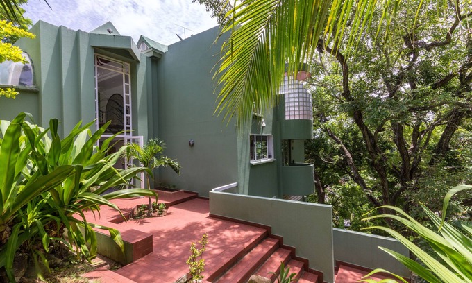 San Andres House | Beautiful Villa with Ocean View, Steps from the Beach
