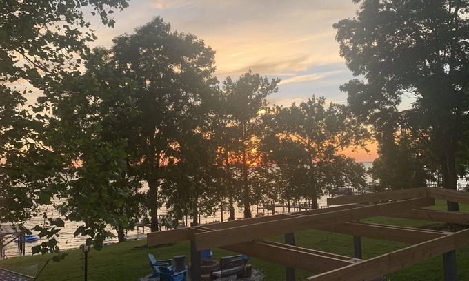 Lancaster House | Amazing Waterfront with private beach