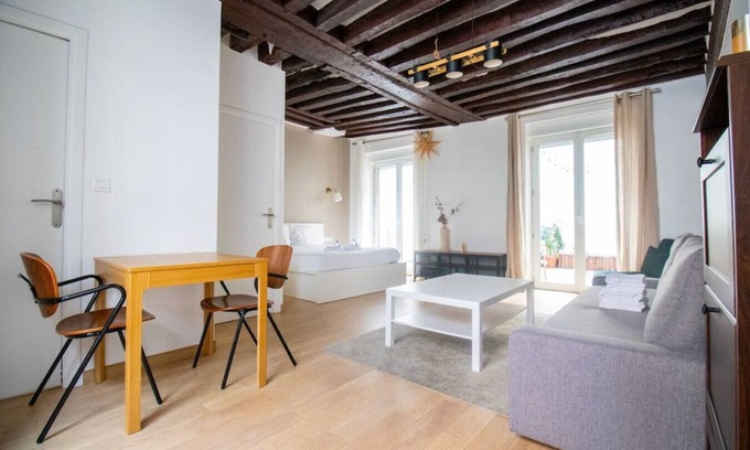 Saint-Merri Apartment | Charming Studio with Terrace in Vibrant Marais District
