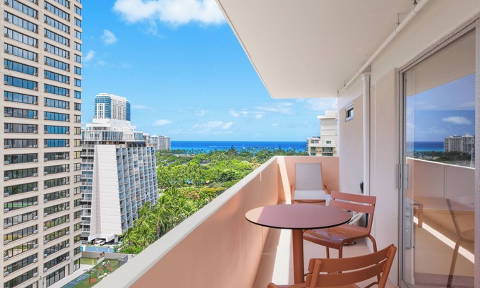 Waikiki Hotel | Discover Romer Waikiki at the Ambassador: Family-Friendly Stay