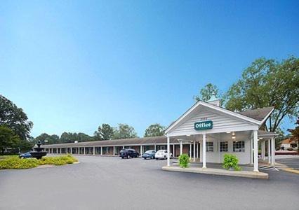 Fayetteville Hotel | Pet Friendly Ambassador Inn with Ocean View & Family Amenities