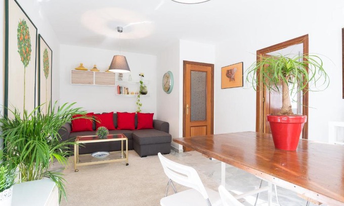Centro Apartment | Serene Retreat Steps from Old Town for Family Getaways