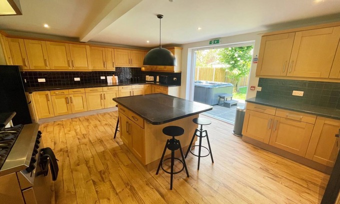Gorleston-on-Sea House | Amber House - Oceanfront Georgian Escape for Families