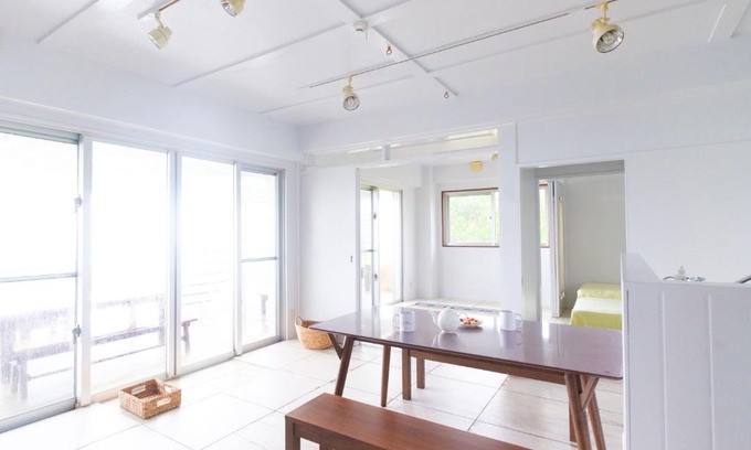 Kabira House | Amber Moon: Family-Friendly Getaway with Kitchen Amenities