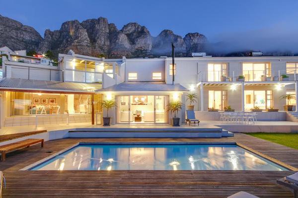 Camps Bay Villa | Amber Place: Oceanfront Retreat with Spa & Pool Amenities