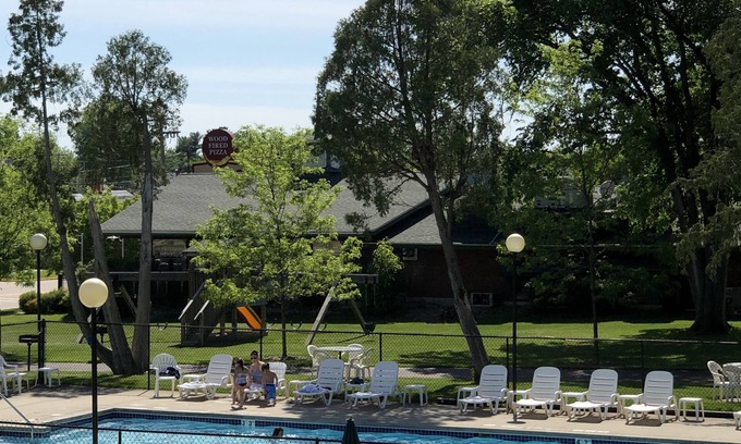 Wisconsin Dells Hotel | Discover Amber's Inn & Suites: Pool, Spa, and Breakfast Awaits