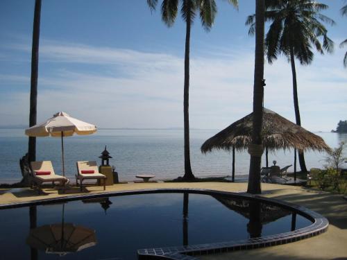 Ko Chang Resort | Relaxing Amber Sands Beach Resort with Oceanfront Amenities