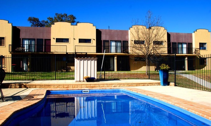 East Tamworth Apartment | Cozy Amberoo Apartments in Tamworth with Pool & Breakfast