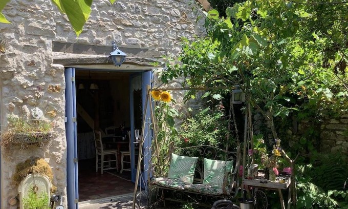 Milly-la-Foret House | Inviting Ambiance in Milly la Foret with Hot Tub Access