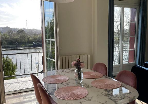 Thomery Apartment | Experience Ambiance Seine: Scenic Apartment with Family Perks