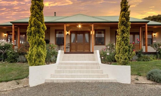 Wattle Grove Bed & Breakfast | Ambience on Huon B&B