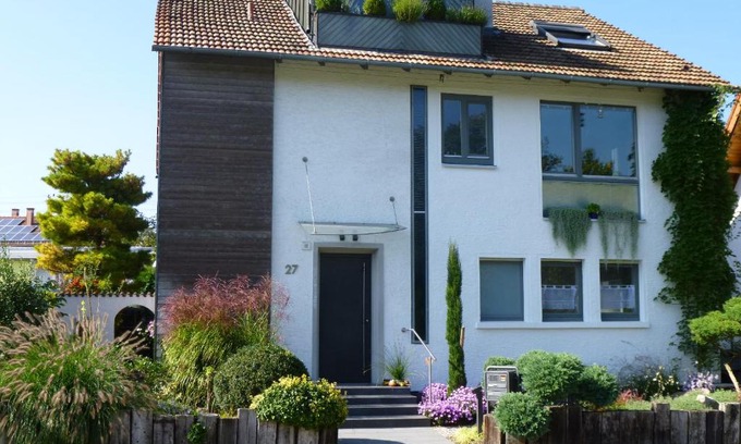 Binsenschlauch Apartment | Tranquil Ambiente in Karlsruhe City with Spa & Hot Tub