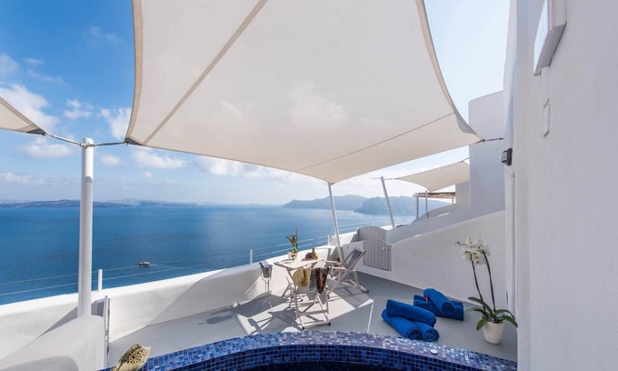 Oia Hotel | Top-Rated Ambition Suites with Spa and Restaurant Access