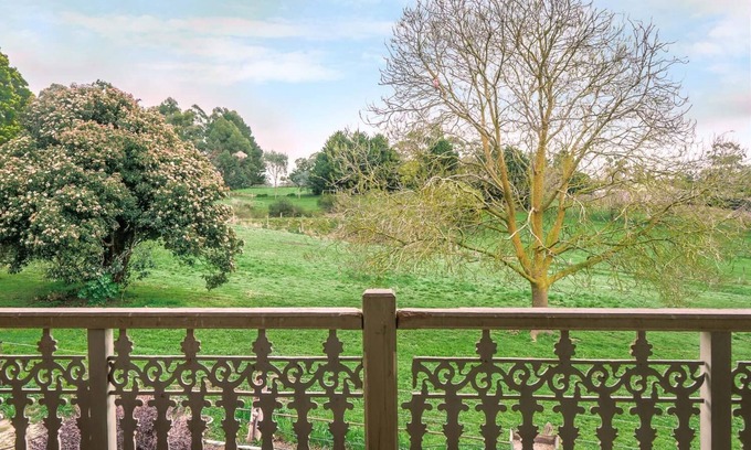 Hahndorf Bed & Breakfast | Unwind at Amble in Hahndorf with Spa & Hot Tub Access