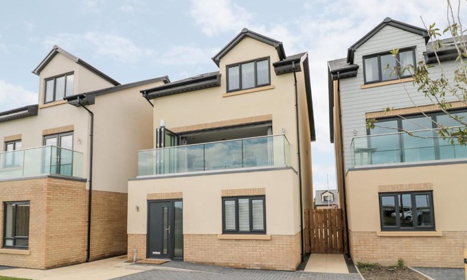 Amble House | Exceptional Amble Views: Pet-Friendly Retreat with High Ratings