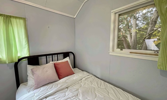 Bobcaygeon House | Pet-Friendly 2-Bedroom Cottage in Ambleside Awaits You
