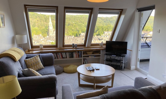 Ambleside Apartment | Ambleview: Balcony Bliss & Top-Rated Stay in Ambleside