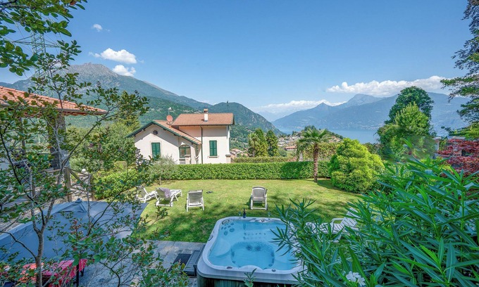 Menaggio House | Relaxing Ambra Holiday Villa with Jacuzzi & Spa Amenities