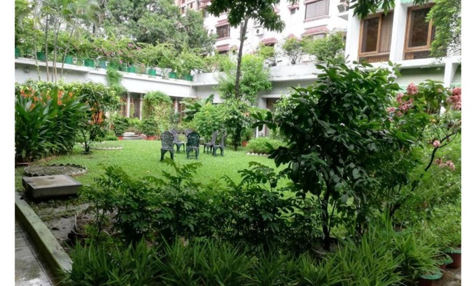 Dhanmondi House | Discover Ambrosia Guest House: Family-Friendly Retreat