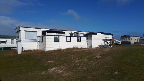 Ballum House | Beachfront Retreat in Ameland - Family-Friendly Chalets