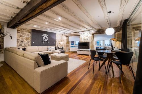 Old Town Apartment | Family-Friendly AMELIA SUITE in San Sebastian - 4-Star Rated