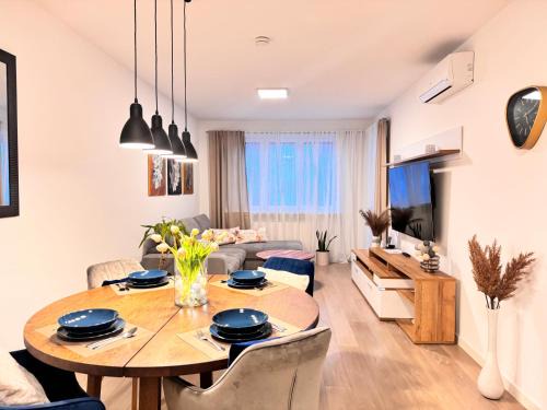 Novi Zagreb Apartment | Discover Amelie: 4-Star Comfort with a Relaxing Hot Tub