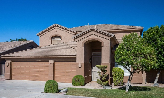 Fox Crossing House | Relaxing Retreat with Pool & Spa - Rated 10/10 by Guests