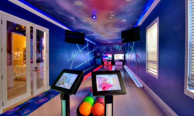 Briargrove House | Discover Bowling Villa: Ideal for Family Gatherings!
