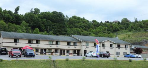 Bonnyman Hotel | Pet Friendly American Elite Inn with Spa and 5-Star Comfort