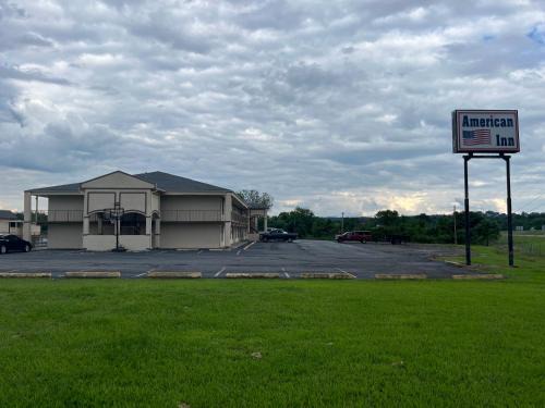 Morrilton Hotel | Pet-Friendly American Inn Morrilton: Family-Ready Retreat
