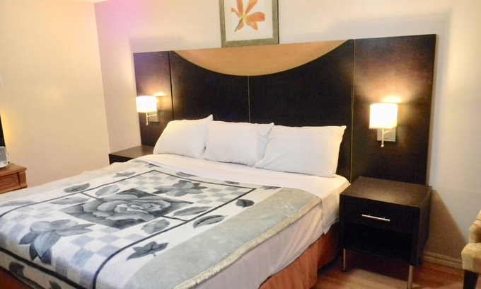 Argyle Hotel | Family-Friendly American Plaza Motel with Spa & Breakfast