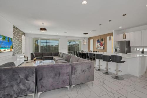 Kissimmee House | Discover American Secret: 10 Bedrooms with Ocean Views