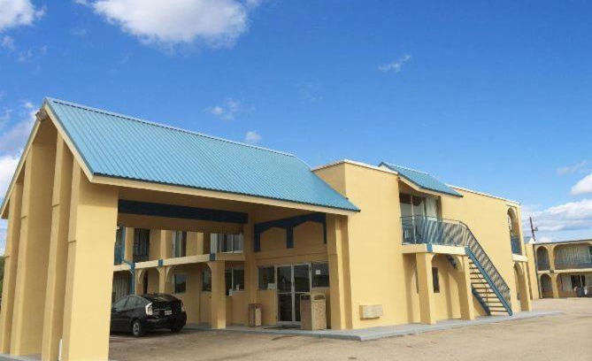 Schulenburg Hotel | Comfortable Stay at Americas Best Value Inn Schulenburg
