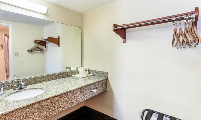 El Centro Hotel | Discover Americas Best Value Inn & Suites in El Centro