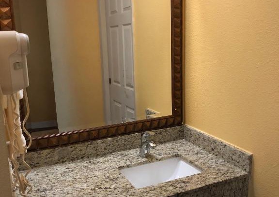 Addison Hotel | Convenient Stay at Americas Best Value Inn Addison